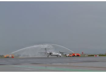 Vodeni pozdrav Aegean Airlines u Zagrebu.jpg